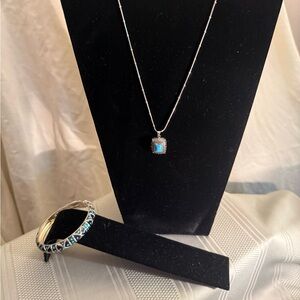 Chic Silver Necklace with Blue Pendant